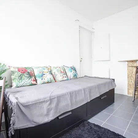 Flat Close To Transport In The 15th District Paris